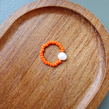 Load image into Gallery viewer, DAINTY PEARL RING