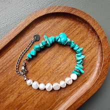 Load image into Gallery viewer, HIPPIE PEARL BRACELET