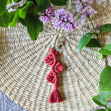 Load image into Gallery viewer, Grapevine Macramé Keychain in colour Rust, lilacs on the sides.