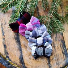 Load image into Gallery viewer, SMALL HAIR BOW CLIP
