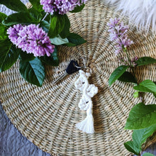 Load image into Gallery viewer, Grapevine Macramé Keychain in colour Natural, lilacs on the sides.
